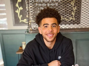 Who Is Che Adams Girlfriend? How Much Is His Net Worth?